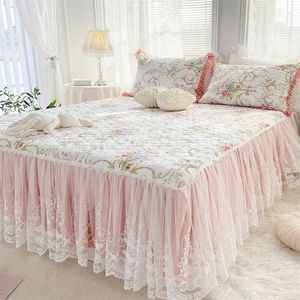 100% bomull elegant vit spets ruffles quiltade blommiga mönster säng kjol madrass täcker sängöverdrag kudde prinsessa sängkläder set 240112