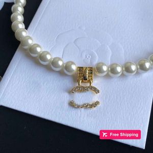 Pendant Necklaces Brand Designer Pendants Necklaces Never Fading Pearl Crystal Gold Plated Stainless Steel Letter Choker Pendant Necklace Chain Jewelry EY12