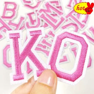 Järn på bokstäver rosa lappar termokollantsöm för klädspufferjacka reparationer designer alfabet siffra sy broderade