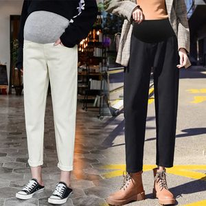 Biała szeroka noga luźna prosta dżinsy dżinsy wiosenne jesienne spodnie brzucha Ubrania dla kobiet w ciąży spodni 240111