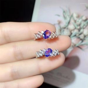 Cluster Rings Fashion 925 Silver Inlagd Natural Tanzanite Ring for Women Luxurious and Elegant Factory Wholesale kan anpassas