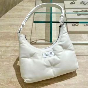 Omuz gerçek deri kadın margiela cüzdanlar çapraz baget pochette lüks tasarımcı klasik koltuk altı el çantaları yarım ay debriyaj erkek cüzdanları totes akşam çantaları