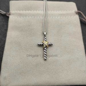 Luxury Choker Box Chain Designer Cross Halsband Dubbelmode Högkvalitativ halsband utsökt Premium Sunflower Anchor Pendant Pendants Valentine's Day Gift