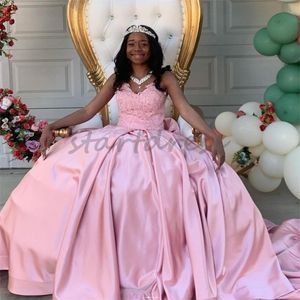 上品なピンクのレースQuinceanera Dresses Porno Charro 2024 PROM VESTIDOS DE XV 16 ANOS 16の誕生日パーティーガウン恋人スウィートハートサテンベスティドスDE 15 QuinceAnera