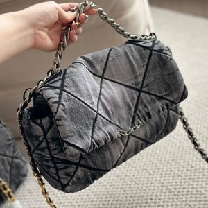 Dżinsowa torba designerka damska torba na ramię 29 cm Diamentowy sprzęt metalowy klamra luksusowa torebka Matelasse łańcuch crossbody torb