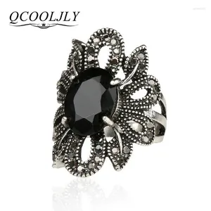 With Side Stones QCOOLJLY Vintage Wedding Crystal Black Color Rings Flower Design Engagement Cubic Zircon Ring Fashion Bijoux For Women