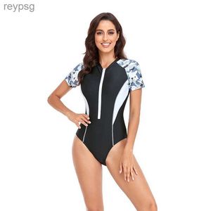 Women's Swimwear 2022 New One Piece Swimsuits Rash Guard Women Print Short Sleeve Zip Front Beachwear Swimming Surfing Suit Bikinis Rashguard YQ240112