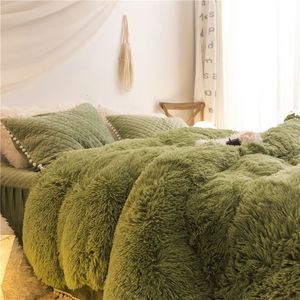 Set copripiumino in velluto di visone shaggy peluche verde frutta di lusso set pompon trapuntato con frange volant gonna letto federe set di biancheria da letto 240111