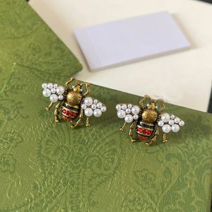 Luxury Designer Stud Vintage Earrings Bee High Quality Love Perfekt Present Kvinnor smycken inte allergisk gåva örhänge Storlek 1.7x2.5cm med stämpel