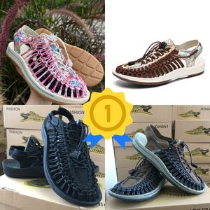 Nuovo stile Estate Uomo Casual Mesh Traspirante Scarpe Pantofole da donna Antiscivolo Scarpe da trekking all'aperto Sandali colorati intrecciati eur35-48