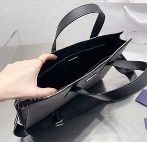 デザイナーブリーフケースLuxurysMenビジネスバッグパッケージラップトップバッグソリッドカラーデザインレザーハンドバッグ