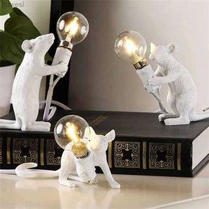 Luci notturne Lampade da tavolo moderne a LED Resina Animale Ratto Gatto Scoiattolo Luci notturne a LED Lampade da tavolo per topi Decorazioni per la casa Lampada da scrivania Apparecchi di illuminazione YQ240112