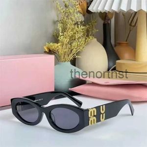 Mu Sunglasses Designer Mens Womens Oval Frame Óculos UV400 Alta Qualidade Cat Eye Goggle Metal Pernas Miu Letter Design Óculos com Caixa L0L1TT6D TT6D 5HNM