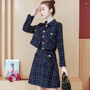 Arbetsklänningar Autumn Women's Jacket and Dress Ladies Winter Mini Suits For Women Checkered Blazer 2 Piece Set Fashion Casual Suite