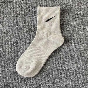 Women Sport Sock Walktyns Largos Disigner Sock for Woman Stocking Pure Cotton Sport Sockings Socking Absorbent oddychające krótkie skarpetki łodzi luksusowy sport 810