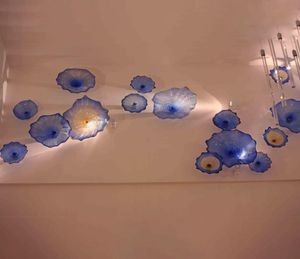 Lampe aus mundgeblasenem Glas, Chihuly, Murano, Wanddekoration, Kunst, Blumenteller, blau, bernsteinfarben, klein, montiert, 10 bis 16 Zoll6901983