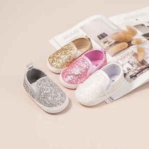 Nuevo Primeros caminantes, nuevos zapatos para bebés, zapatos de princesa para niñas, moda ostentosa, de algodón, antideslizantes, planos, suela suave, primeros caminantes para niños