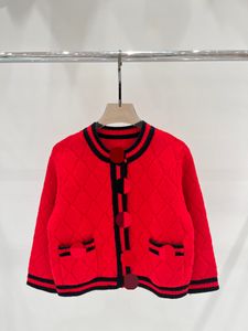 10009 2024 Runway Spring Summer Marka w tym samym stylu Sweter Wysokiej jakości Załoga Długotrwałe Ubranie damskie czerwone wysokiej jakości damskie Qian