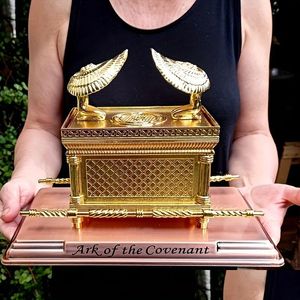 Arts And Crafts Figurine Ark Of The Enant Gold Plated Copper Stand Jerusalem Replica Statue Jewish Testimony Judaica Gift Drop Deliver Dhcfa