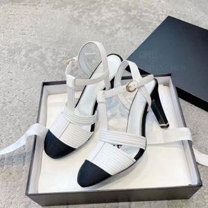 Toppkvalitet Simple Fashion Patchwork High Heels läder rund tå chunky block klack sandaler spänne remmen lyx designer sko klänning kontorskor