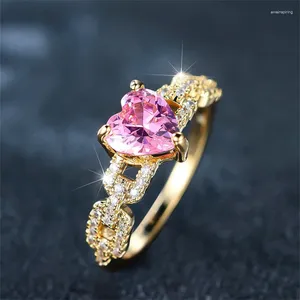Eheringe Niedliche weibliche rosa Zirkon Stein Ring trendige Gelbgold Farbe Herz Verlobung für Frauen Braut Schmuck Geschenk
