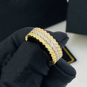 2024 Design de marca de luxo Anéis de aço inoxidável de titânio Zircão Anel de dedo de diamante joias para mulheres e homens meninas ouro rosa ouro prata joias presente tamanho EUA 5-11