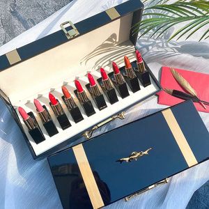 10 PC Christmas Lipstick Set HighValue Presentlåda inte lätt att blekna Makeup Fuktgivande födelsedag Naken Lip Stick Lipgloss 240113