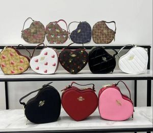 Bolsa de designer de luxo 2024 nova moda clássico logotipo em forma de coração saco padrão bolsa carteiras moedas bolsas