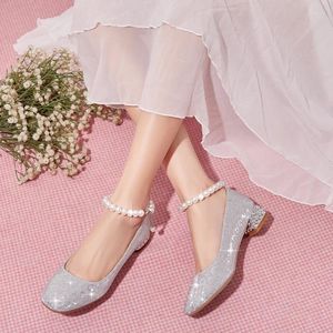 Scarpe eleganti YQBTDL Glitter Bling 2024 Décolleté da donna String Bead Cintura con cinturino Block Tacco basso Piccola principessa Sfilata estiva