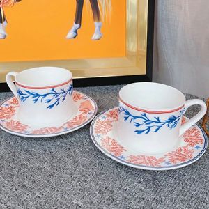 Conjunto de copos e pires de designer, alta qualidade, osso, china, cerâmica, conjunto de xícara de café, chá da tarde, aparelho de bebidas elegante com caixa