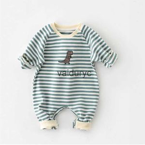 Rompers babykläder randig bomull Nyfödd pojke Rompers Dinosaur Embroidery Toddler Jumpsuit H240508
