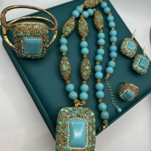 Collana di turchese fatta a mano di design, catena di maglioni, accessori di gioielli di moda per banchetti di lusso di fascia alta da donna