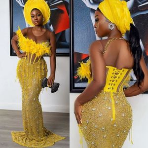 2023 Yellow Aso Ebi Prom -klänningar för speciella tillfällen Illusion Långärmar Tulle sjöjungfjäder Spetsform Formella aftonklänningar Elegant födelsedagsfestklänning NL536