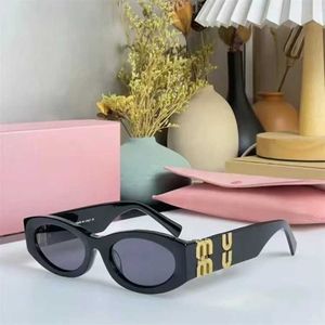 Mu Sunglasses Designer Mens Womens Oval Frame Óculos UV400 Alta Qualidade Cat Eye Goggle Metal Pernas Miu Letter Design Óculos com Caixa GFWI