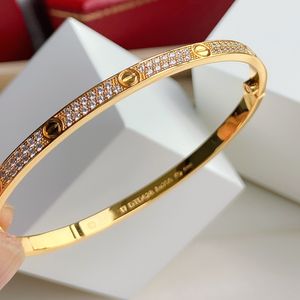 Cienka Love Bangl Gold Benkle For Woman Designer Diamond Gold Slated 18K T0P Jakość najwyższej jakości licznika 026