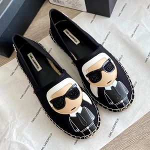 Karl Lagerfield Woman Designer Shoe Womens Espadrilles Fisherman Dress Shoes broderande lyxtyg tofflor Fashion Flat Dhgate Canvas Mans Black Loafer Shoes