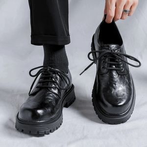 Luxury retro italiensk stil oxford skor för manliga delade läder bröllopskor mode svarta kontor affärer män kör lägenheter 240112