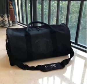 Homens de moda de luxo de alta qualidade Mulheres viajam para malas de malas Bolsas de bagagem de designer de marca de grande capacidade Bolsa de duffel 45*25-21cm