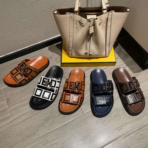 Designer toffel kvinnor casual skor sommarbrun sandal plattform sko läder spänne dubbel f ​​sandale strand gummi platt häl casual hotell bad pool skjutreglage