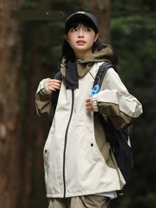 Hooded jacket for both men and women in autumn, simple color matching windproof and wear-resistant jacket for men