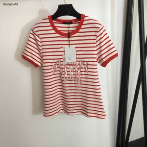 Designer Women T Shirt Luxurious Fashion Embroidered Logo Letter Stripe Kort ärm Högkvalitativ damer övre plagg 13 januari