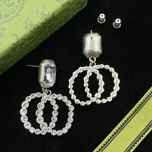 여성용 귀걸이 디자이너 블루 흰색 크리스탈 디자이너 편지 스터드 기하학적 유명한 여성 라운드 크리스탈 라인톤 귀걸이 결혼식 파티 상자