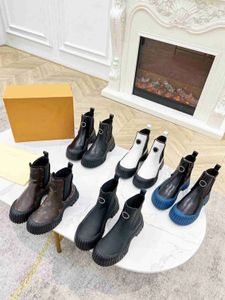 Ruby Flat Ankle Boots 여성 고급 디자인 플랫폼 청키 부츠 고무 단독 패션 부츠 Bicolor 레이스 레이디 야외 매트 송아지 chelsea 신발