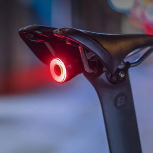 Lights Rockbros Q5 Bicycle Smart Taillight Bike Baklig ljus IPX6 Vattentät Auto Start/Stop Brake Sensing ficklampa LED -tillbehör