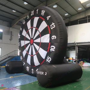 Açık hava aktiviteleri 4m 13ft yüksekliğinde dev şişme futbol ayak dart çocuklar ve yetişkinler dart board karnaval spor oyunları tekme