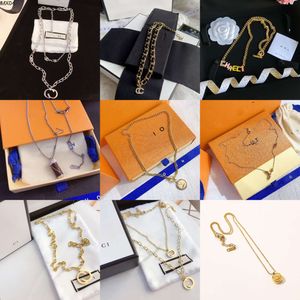 Style Luxury Designer Necklace Pendant Necklaces Designers Stainless Steel Plated Faux Leather Letter for Women Wedding Jewelry Without Box Ssvw