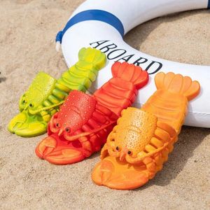 Nya designer Sliders Fashion Beach Sandals för kvinnor Mens tofflor Platta sommarskor damer Mjuka hummer-bilder 15 cm-28 cm Famliy tofflor Womens Animal Sandals