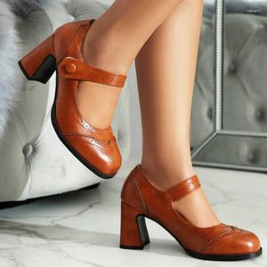 Elbise ayakkabıları süper büyük boyut 46 47 48 Brogue Tasarımcı Kadın Bahar Kapalı Toe Blok Yüksek Topuklu Pompalar Kahverengi Retro Lady Mary Janes Topuklu