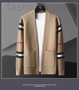 Designer Men's Sweaters England Style Pocket Men Cardigan Fashion Brand Autumn Winter Plus Size Spliced Color Knit Jacket N1KM