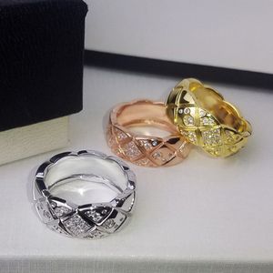 Luxurys designers ring 925 sterling silver 18k guld pläterade fulla diamantförlovningsringar för kvinnor mode par smycken bokstav gåva rhombus ring smycken gåva